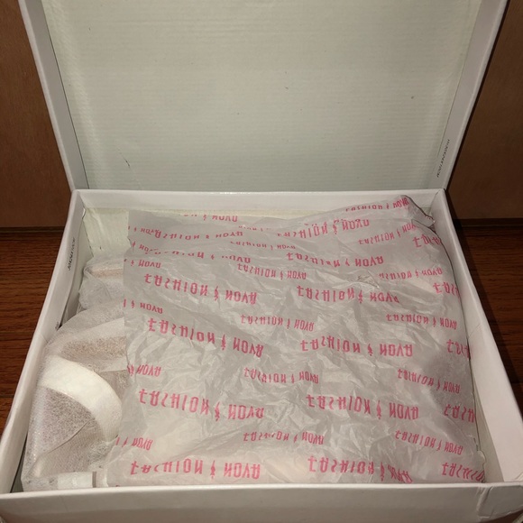 Pearlescent Goddess Heels - Picture 5 of 5